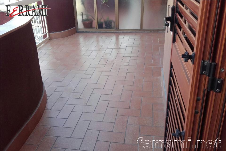 Lavori Ferrami: Impermeabilizzazione Terrazzo a Paola con Mapelastic Turbo e Klinker